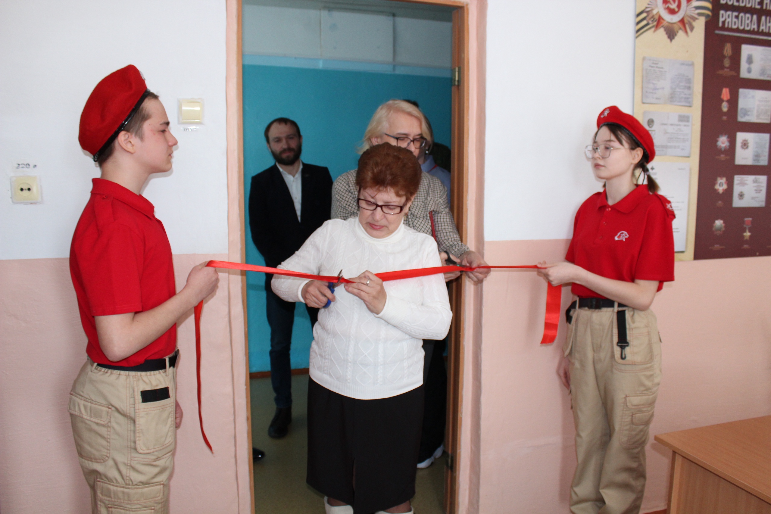 В ишимбайской школе № 11 открыли музей. Посвящён он Герою Советского Союза Андрею Рябову
