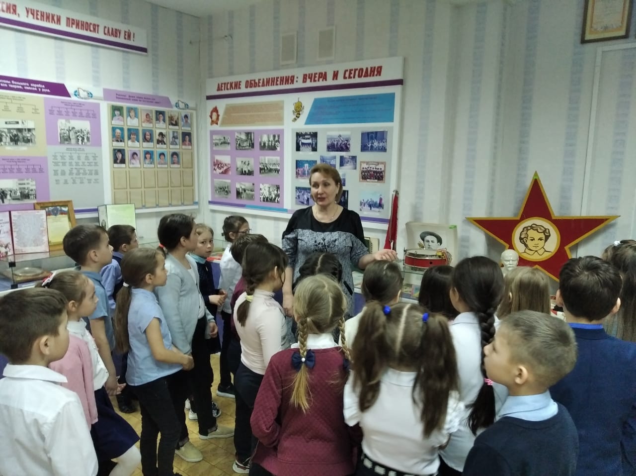 СОШ №1  г.Агидель в честь рождения В.И.Ленина организовал экскурсии в школьный музей